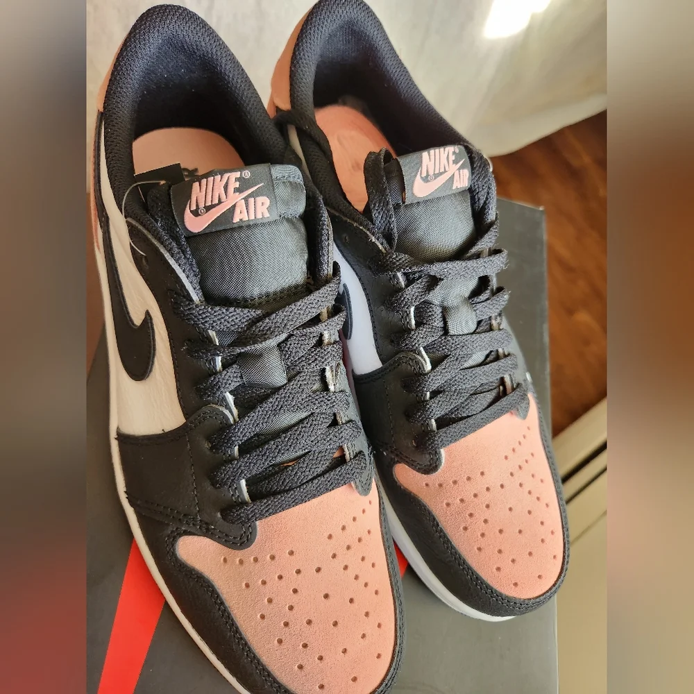 Jordan 1 Low Retro Bleached Coral - Picture 2 of 6